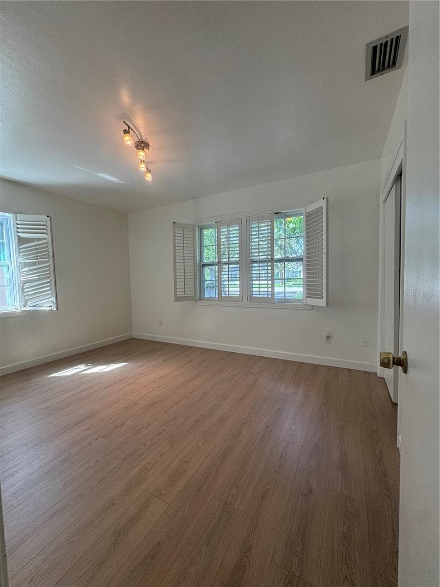 Single Family Residence at 207 W DAVIS BLVD, TAMPA, photo 10 of 21
