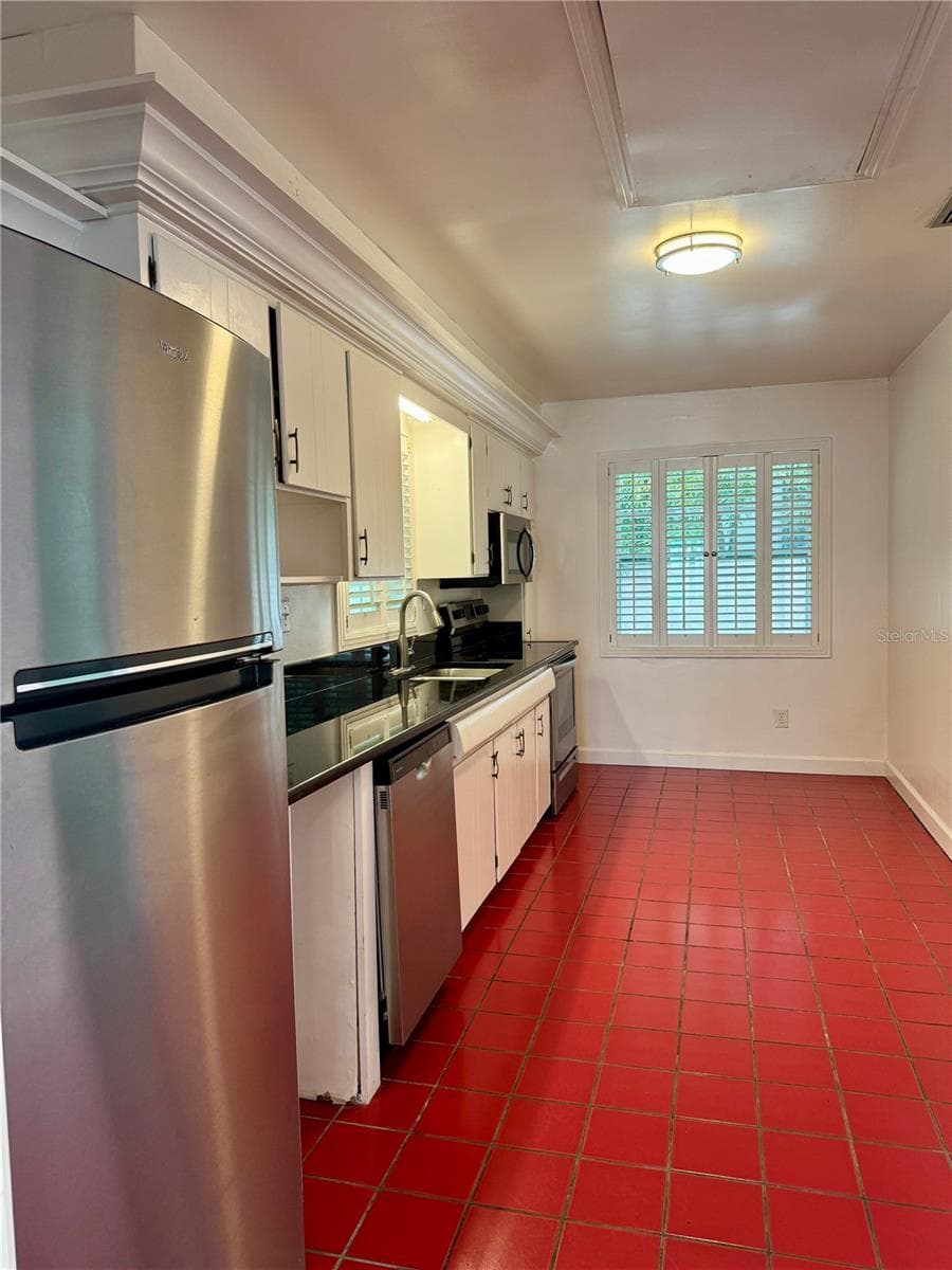 Single Family Residence at 207 W DAVIS BLVD, TAMPA, photo 14 of 21