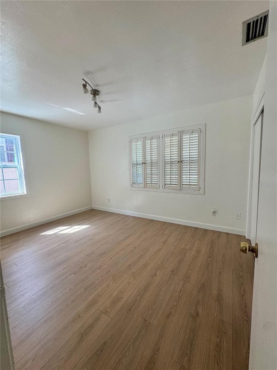 Single Family Residence at 207 W DAVIS BLVD, TAMPA, photo 17 of 21