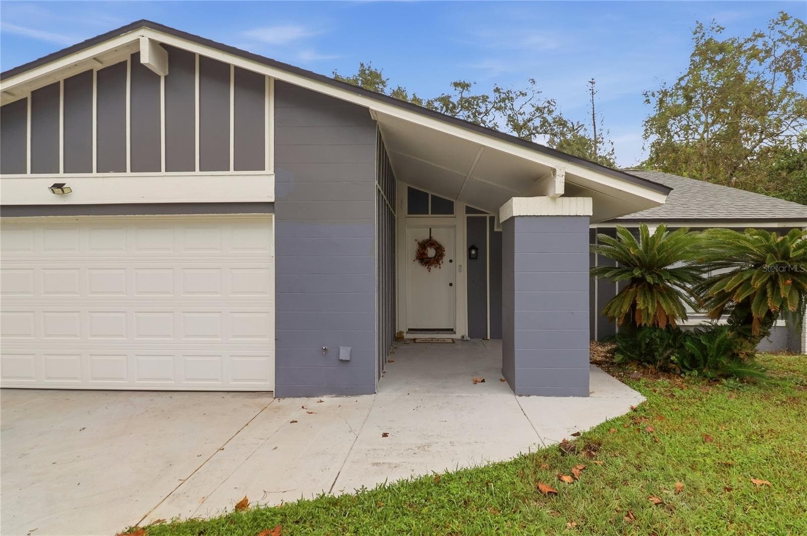 Front Of Structure - 7 CARR LN, PALM COAST