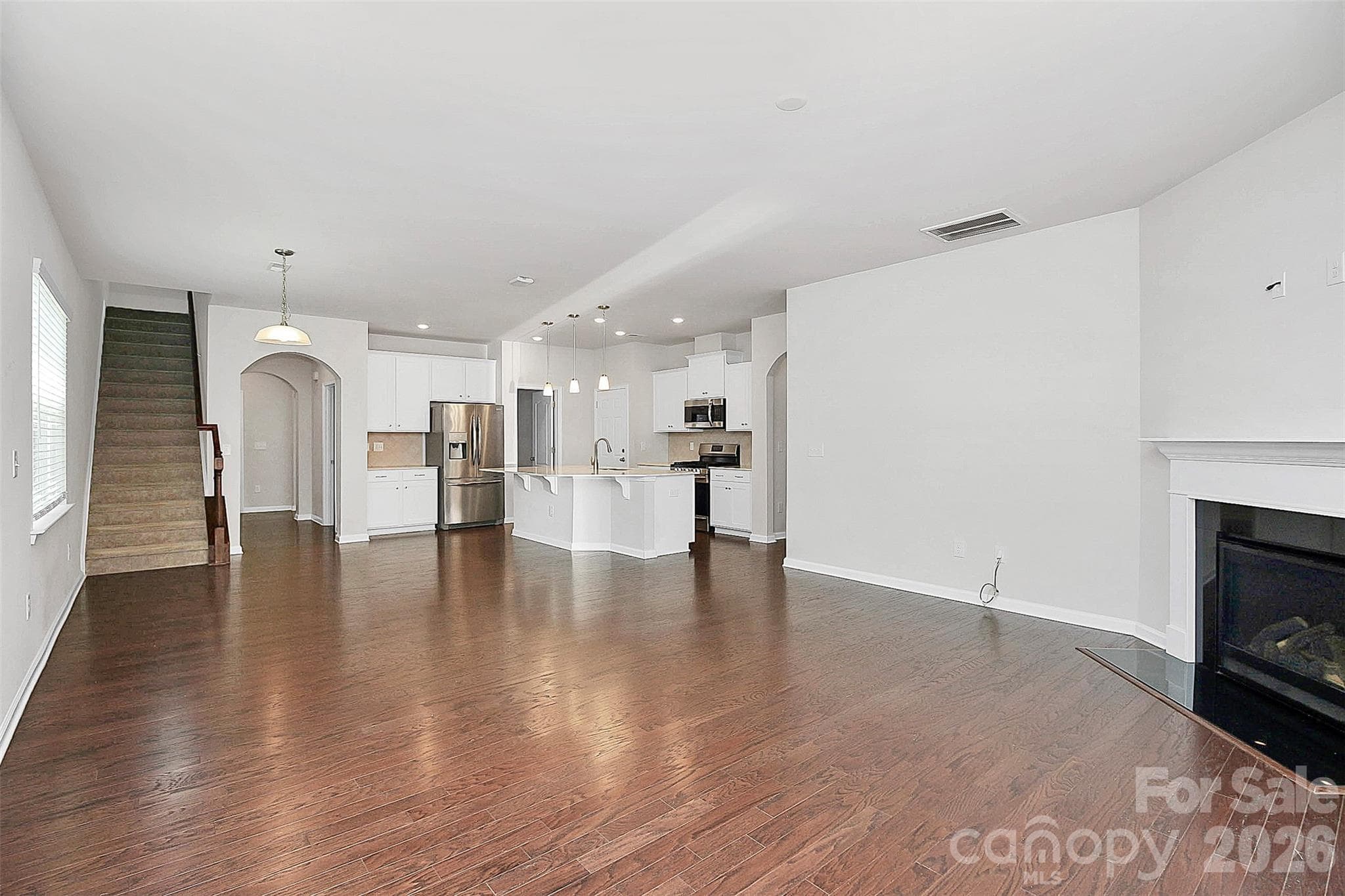 Single Family Residence at 14527 Murfield Court, Charlotte, photo 2 of 35