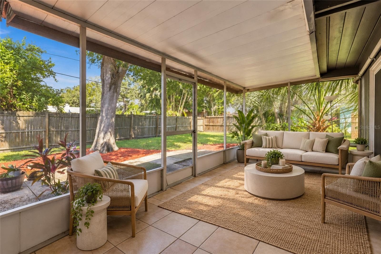 Screened-In Lanai Perfect for Enjoying the Florida Lifestyle Year-Round - 2629 JAMAICA ST #1, SARASOTA