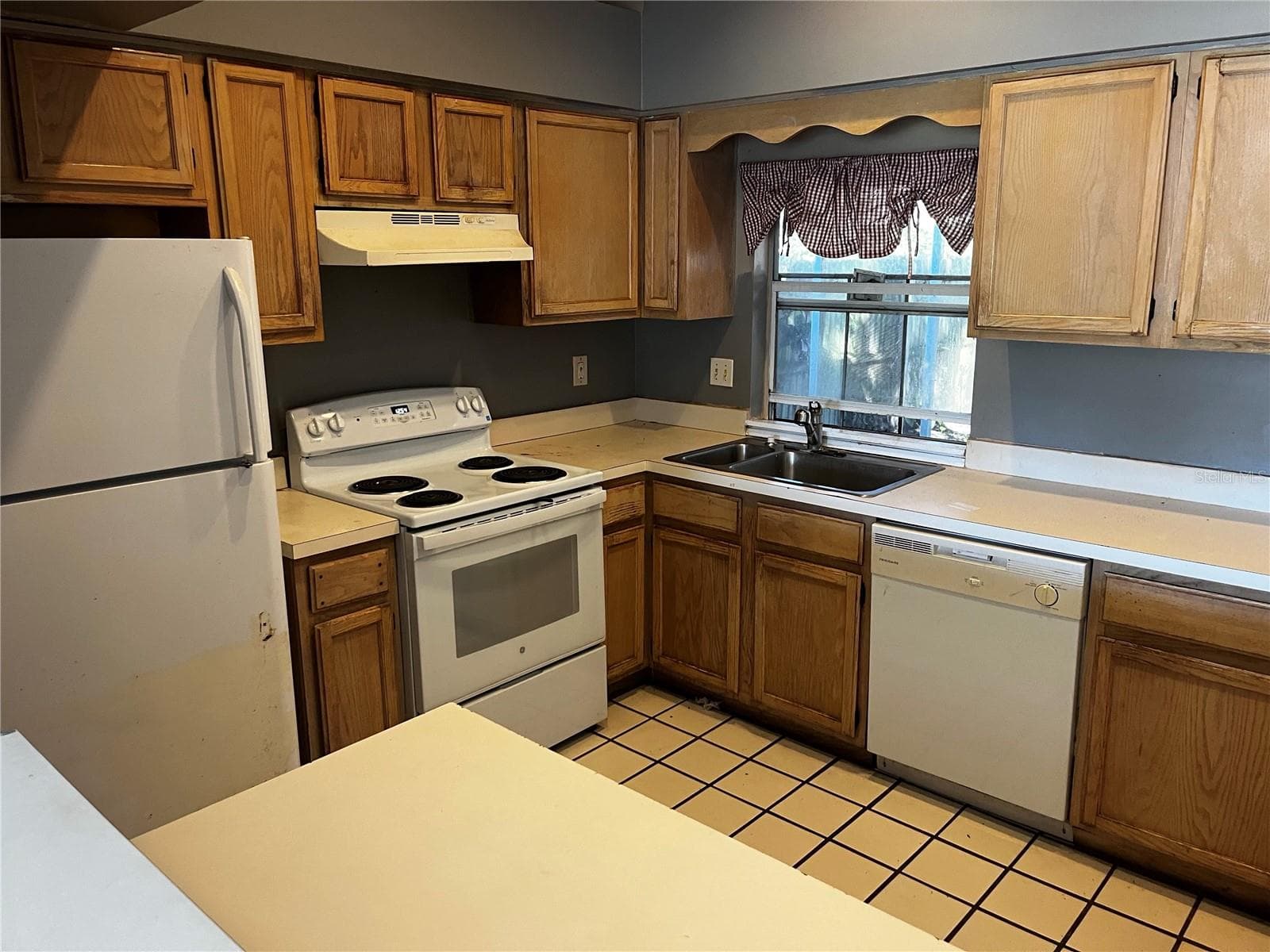 Single Family Residence at 1890 FEATHER TREE CIR, CLEARWATER, photo 5 of 19