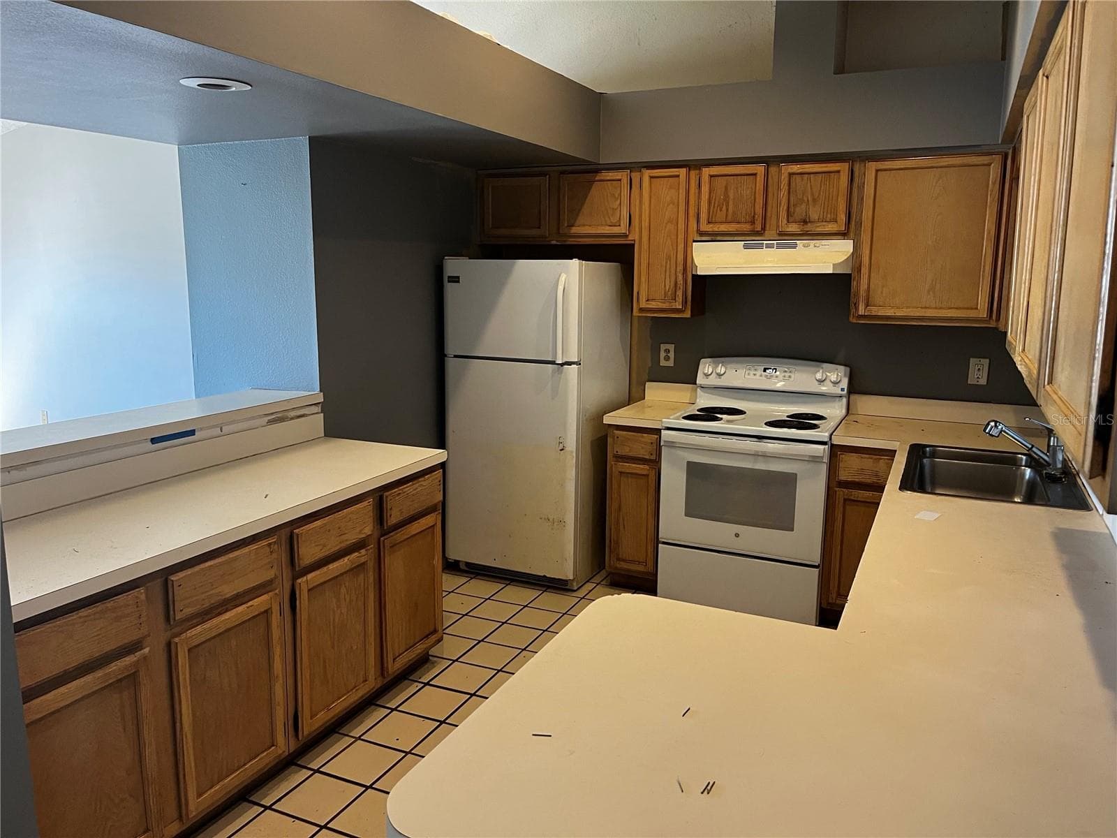 Single Family Residence at 1890 FEATHER TREE CIR, CLEARWATER, photo 6 of 19