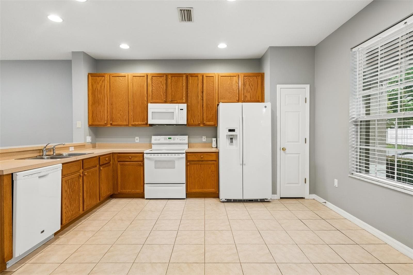 Townhouse at 14101 CHRISTIE DR, LARGO, photo 14 of 54