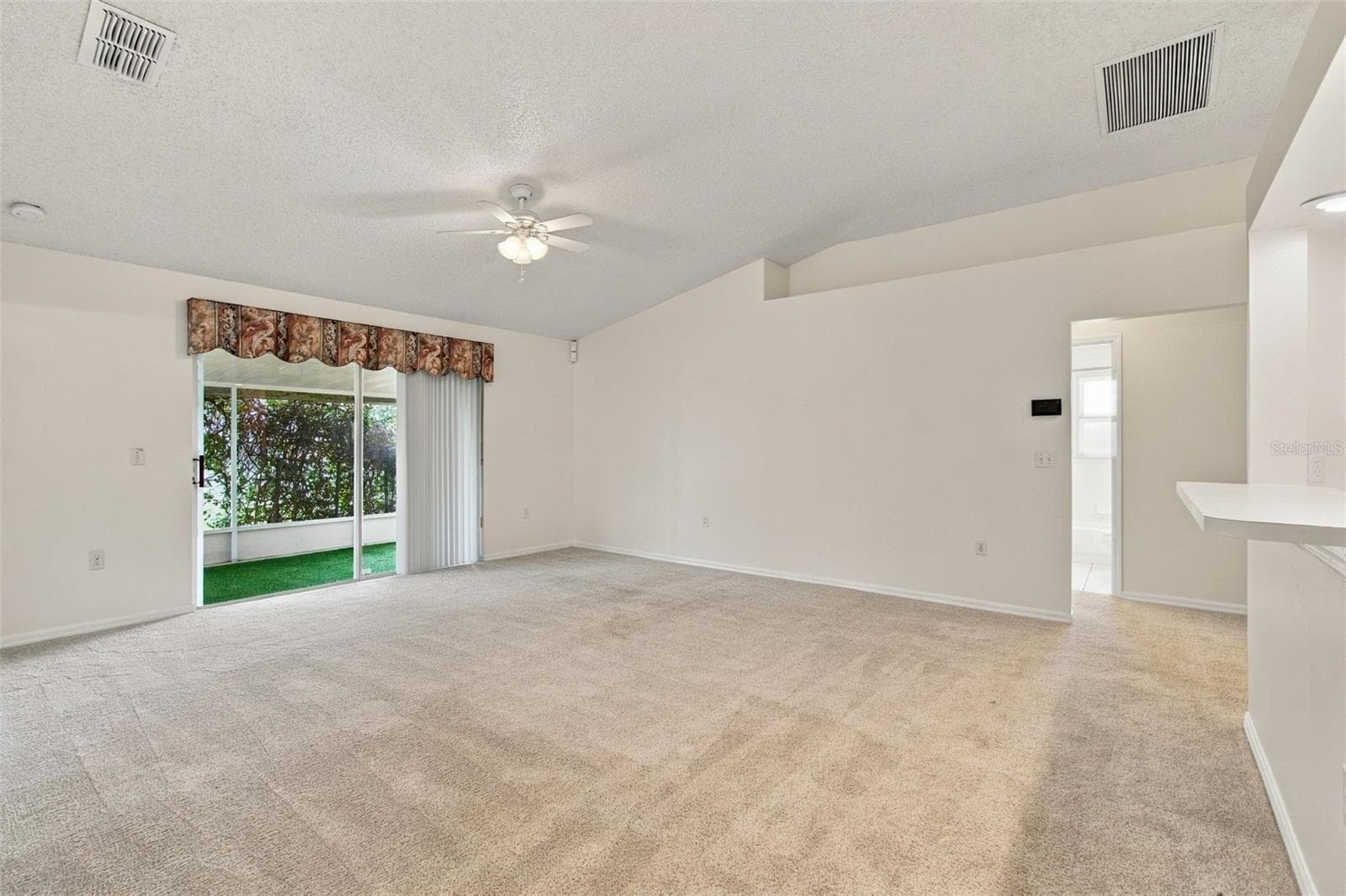 Family room - 610 LAKEMONT DR, BRANDON