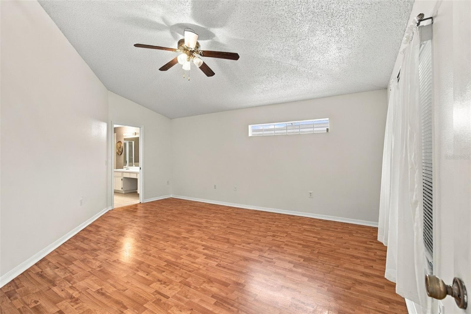 Primary bedroom - 610 LAKEMONT DR, BRANDON