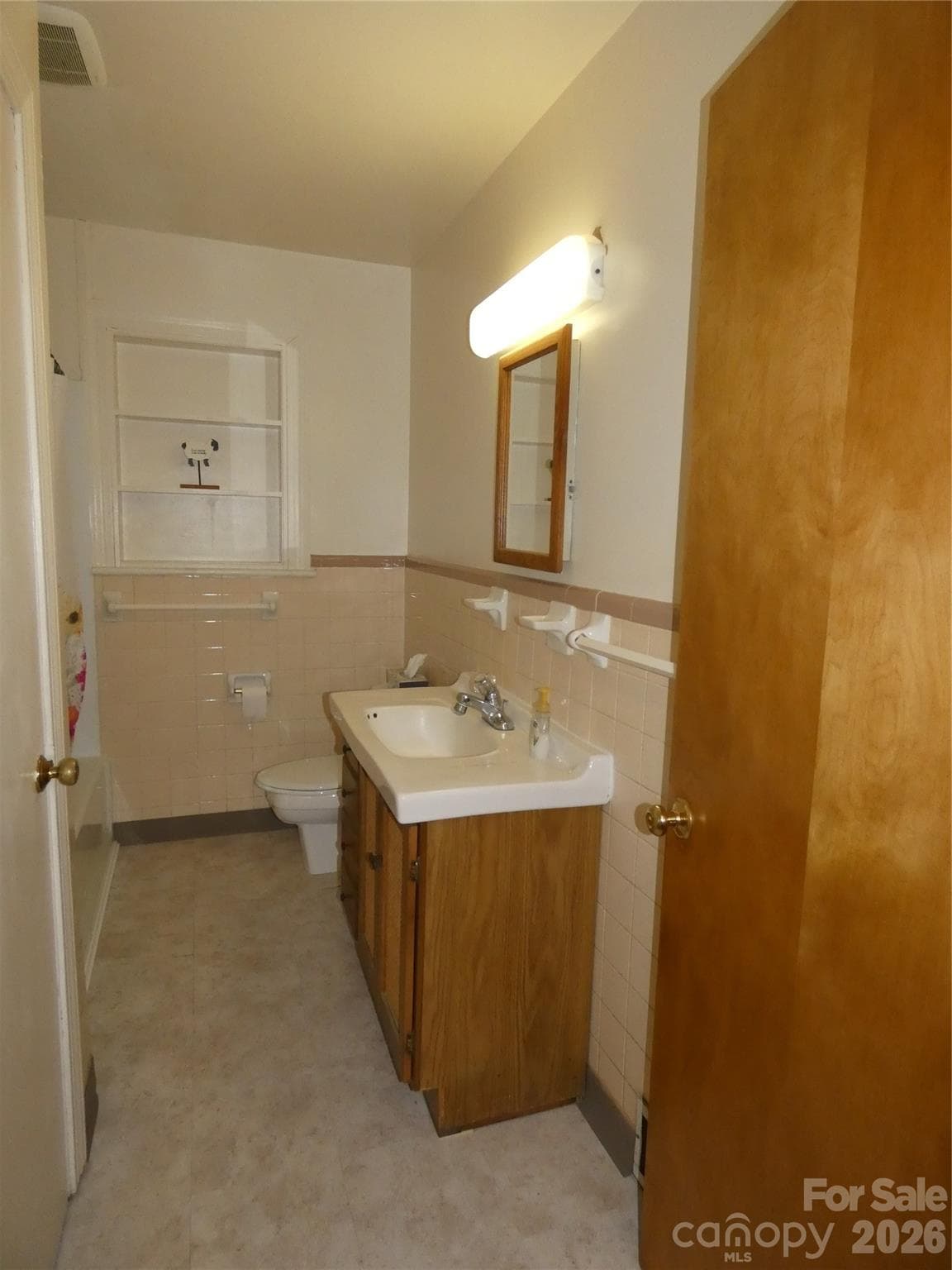 Hall Bathroom - 150 Fonda Road, Statesville