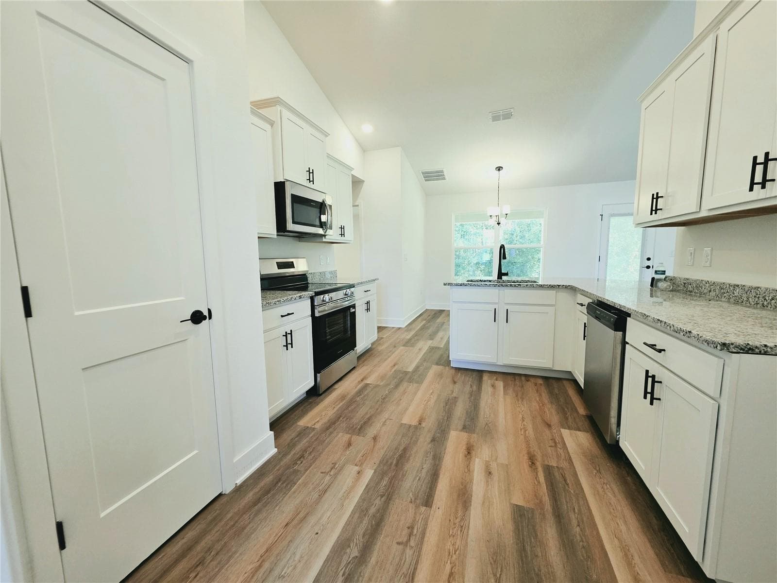 Single Family Residence at 247 SW BELLFLOWER DR, LAKE CITY, photo 9 of 44