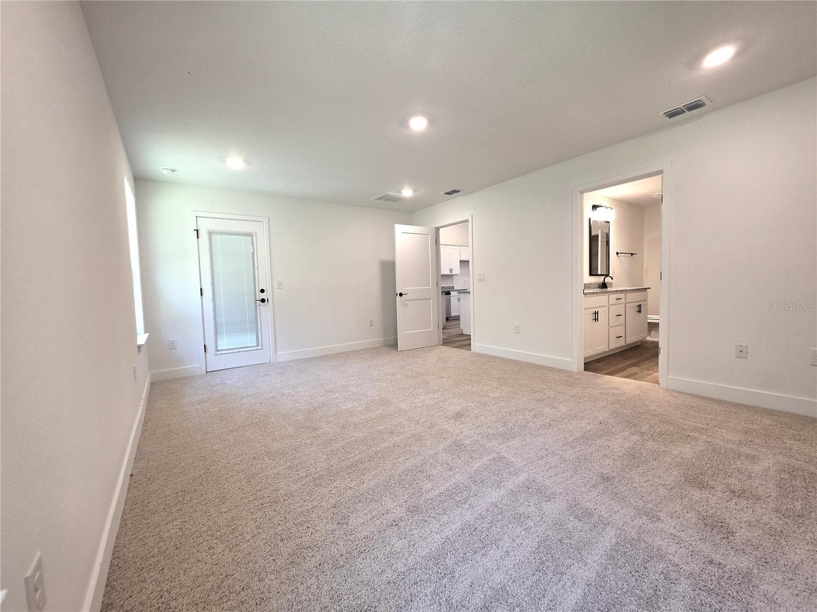 Single Family Residence at 247 SW BELLFLOWER DR, LAKE CITY, photo 13 of 44