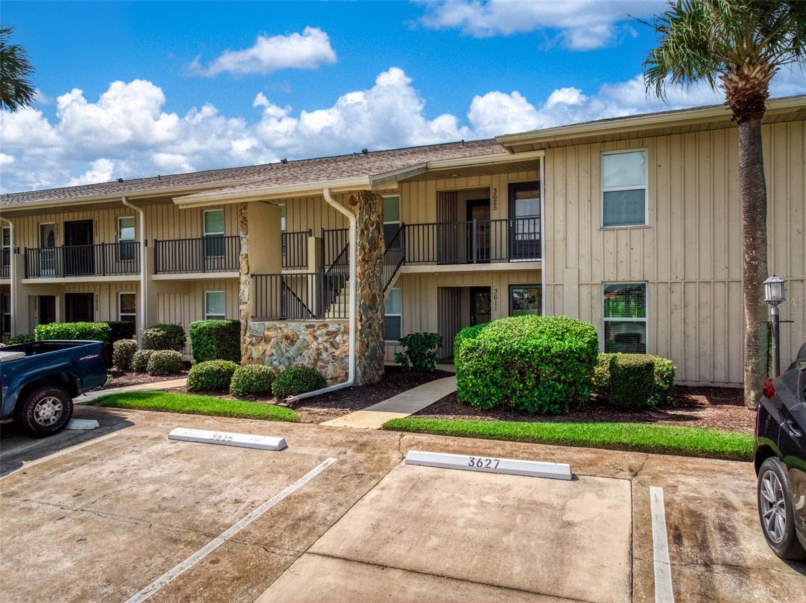 3613 EDGEWATER DR