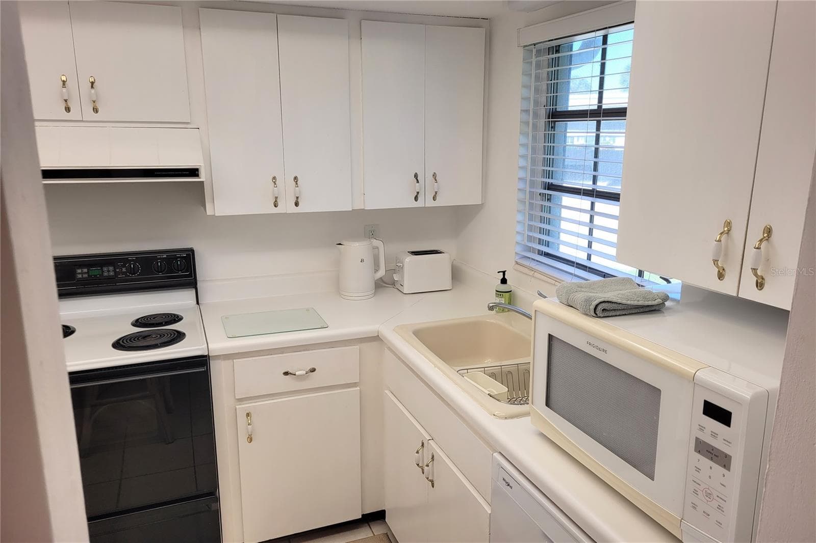 Villa at 2609 GOLF COURSE DR #403, SARASOTA, photo 9 of 30