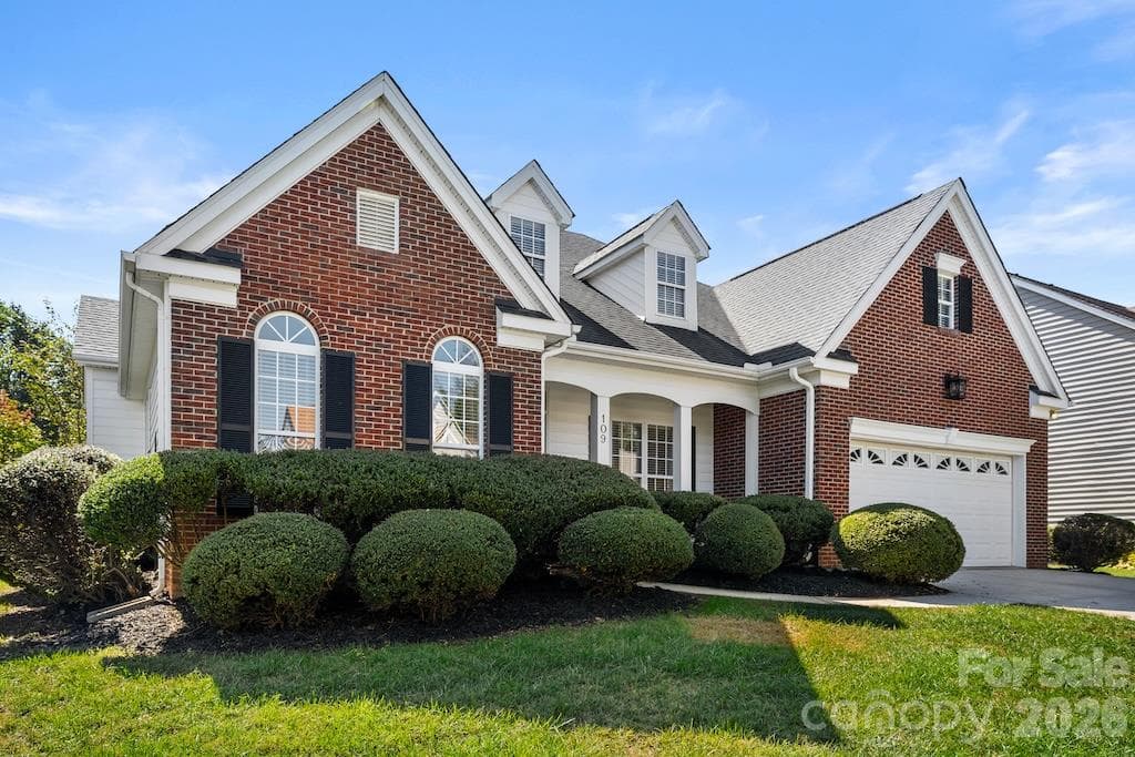 Single Family Residence at 109 Coronilla Road, Mooresville, photo 3 of 41