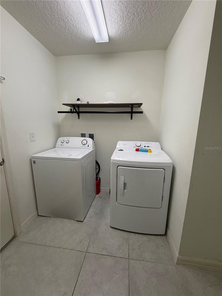 Laundry room - 2500 BEGONIA ST, MASCOTTE