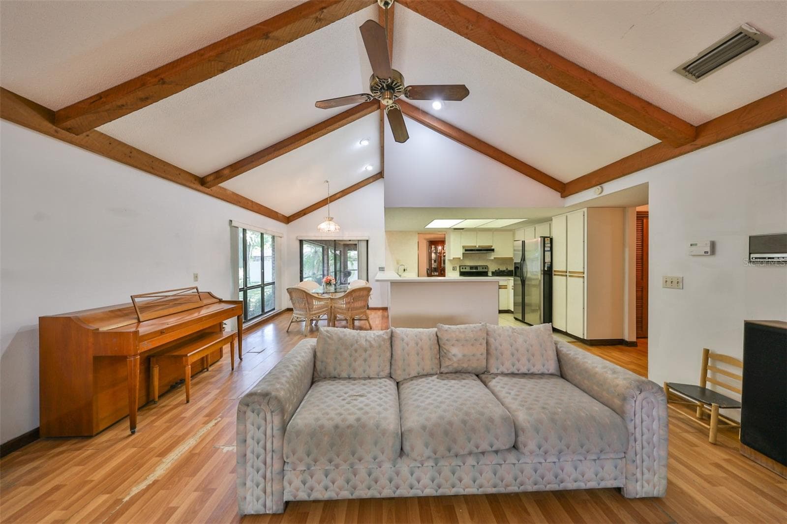 Open to the kitchen and dinette areas - 2609 MANOR OAK DR, VALRICO