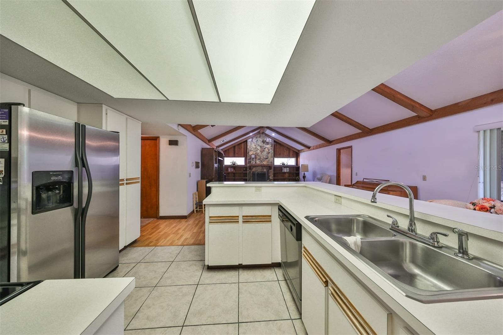 Kitchen is large an open to all the activity - 2609 MANOR OAK DR, VALRICO