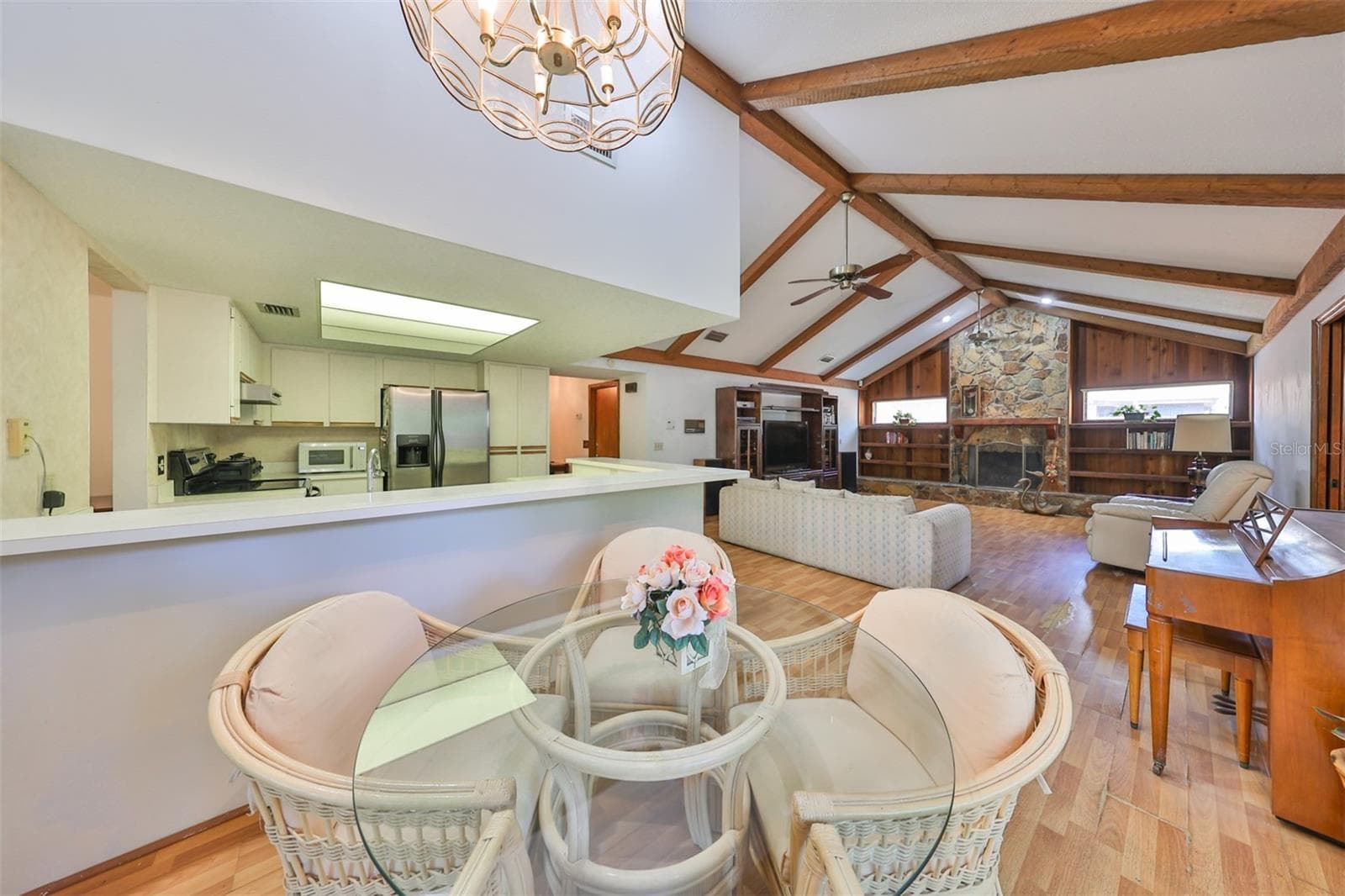 Dinette allows for eating next to the kitchen - 2609 MANOR OAK DR, VALRICO