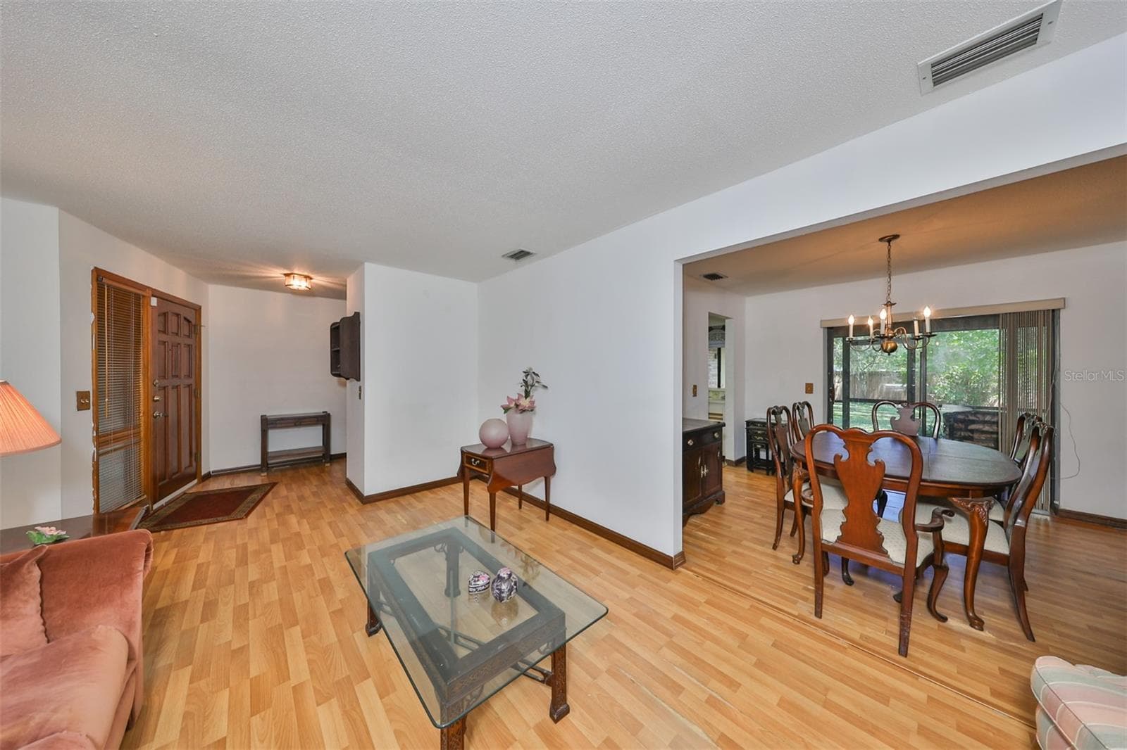 Living Room connects to the Dining room. - 2609 MANOR OAK DR, VALRICO