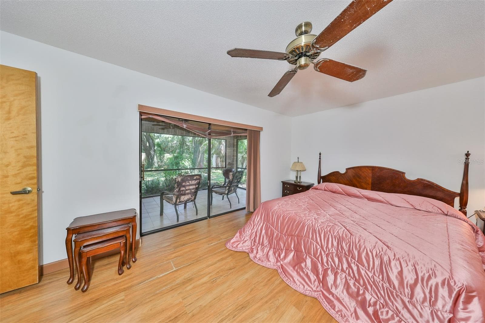 Bright, spacious and a view of vast backyard. - 2609 MANOR OAK DR, VALRICO