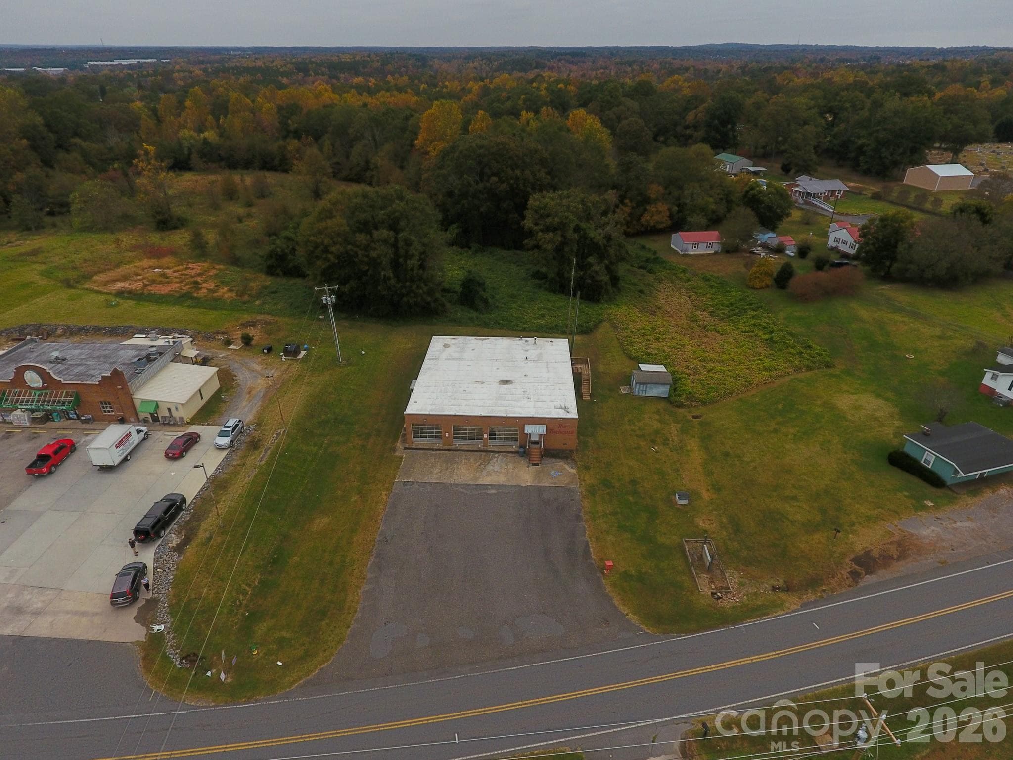 Single Family Residence at 907 Bethlehem Road, Kings Mountain, photo 8 of 54