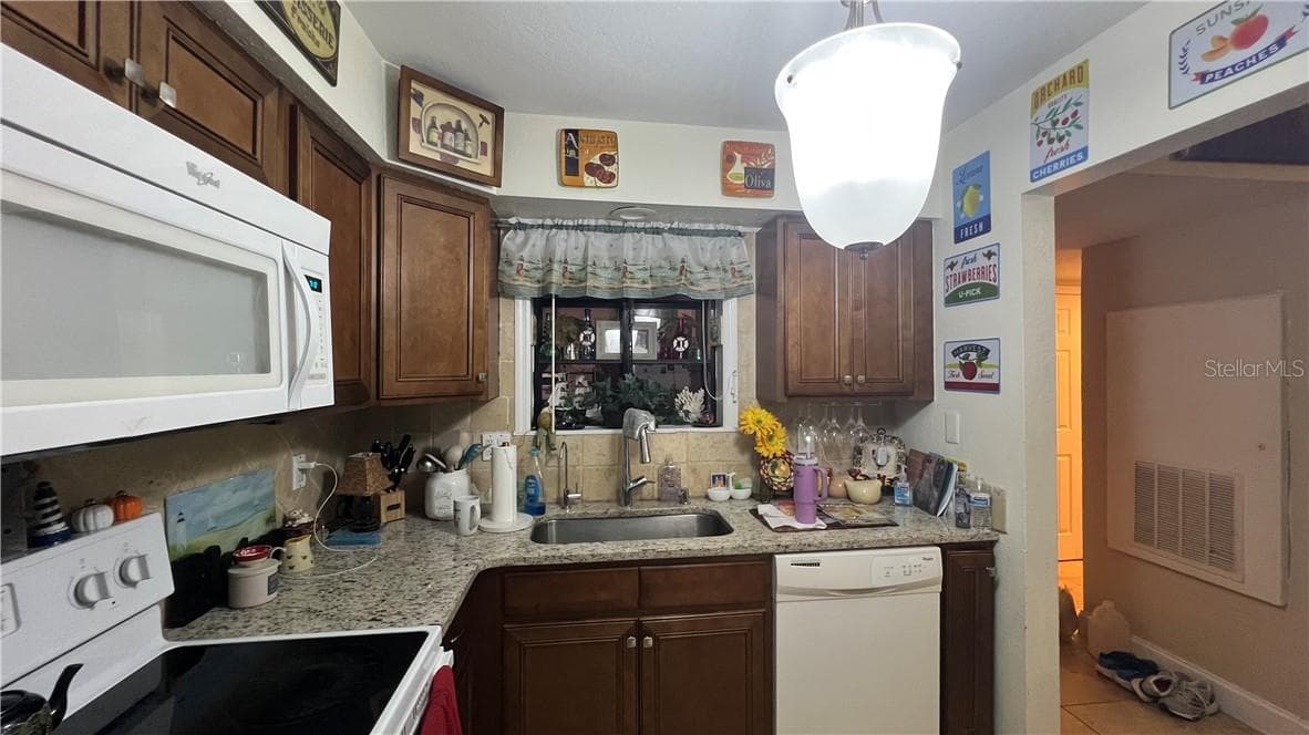Condominium at 940 Douglas AVE #172, ALTAMONTESPRINGS FL 32714, Altamonte Springs, photo 12 of 44