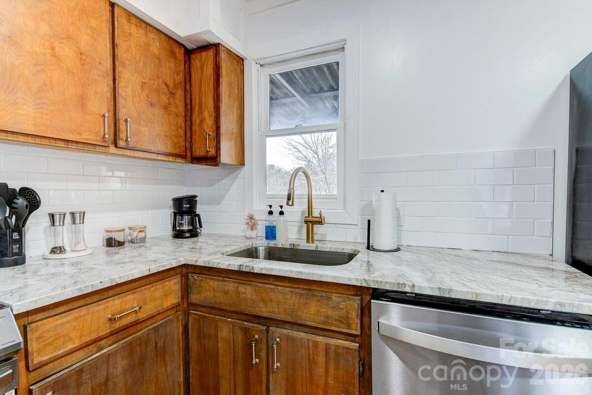 Kitchen - 28 Collins Mountain Drive, Asheville