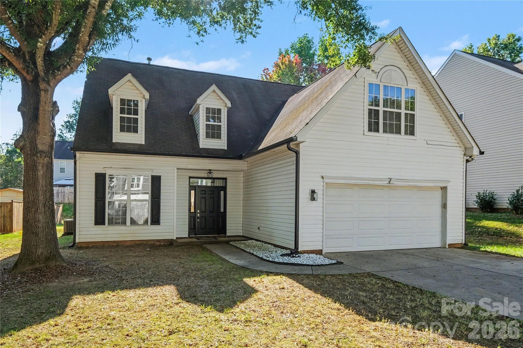 Single Family Residence at 8030 Shiny Meadow Drive, Charlotte, photo 3 of 32