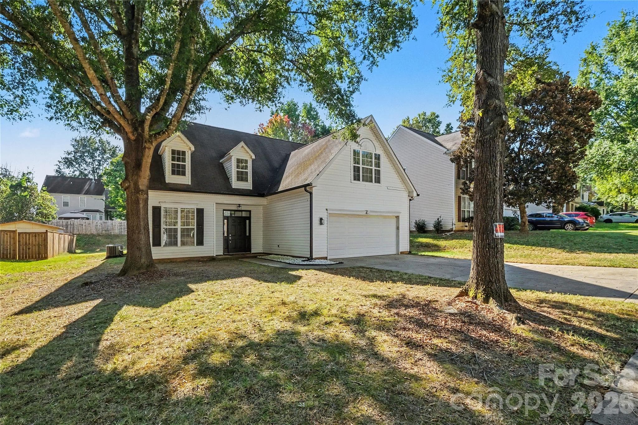 Single Family Residence at 8030 Shiny Meadow Drive, Charlotte, photo 4 of 32