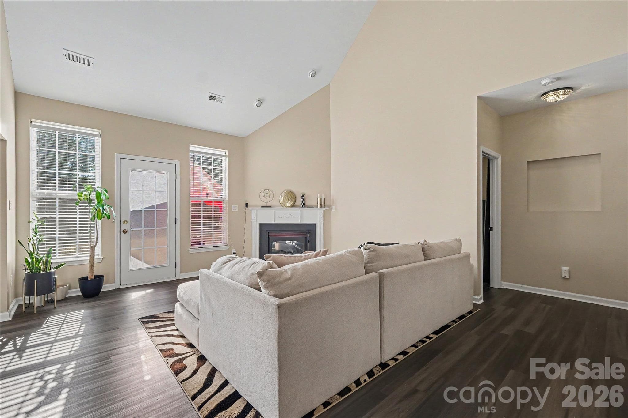 Single Family Residence at 8030 Shiny Meadow Drive, Charlotte, photo 9 of 32