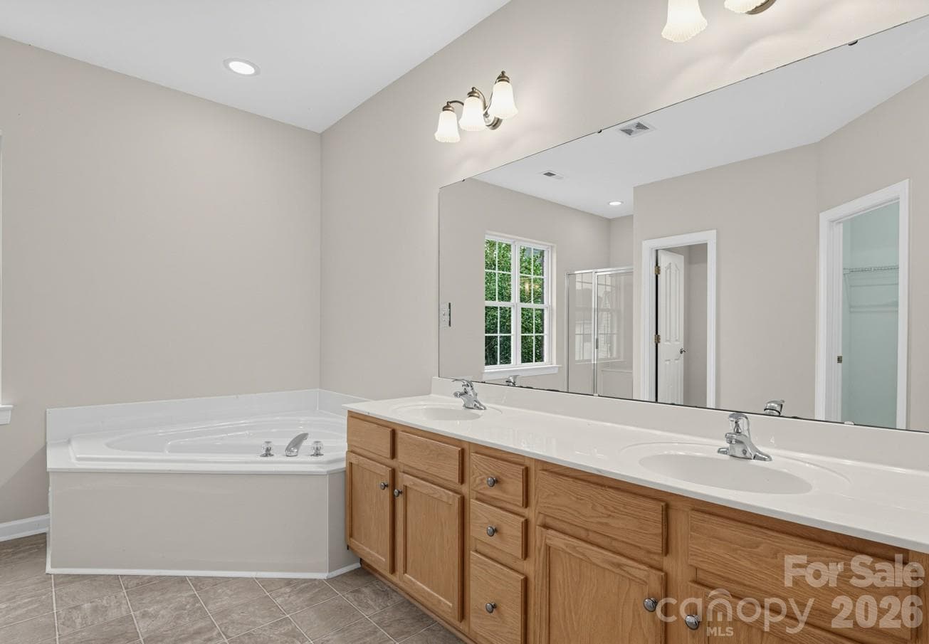 Single Family Residence at 15127 Kellington Court, Charlotte, photo 18 of 29