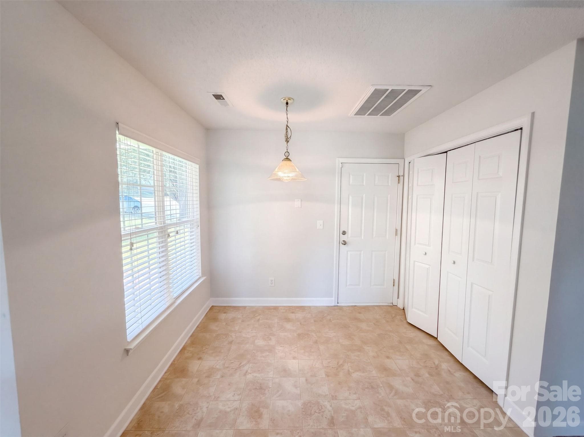 Single Family Residence at 11344 Pointer Ridge Drive, Charlotte, photo 10 of 24