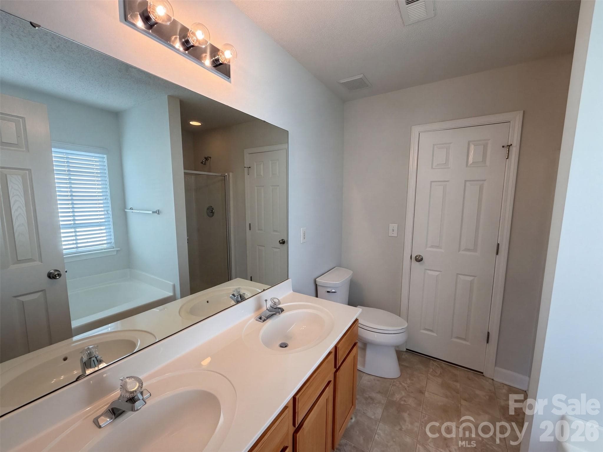 Single Family Residence at 11344 Pointer Ridge Drive, Charlotte, photo 12 of 24