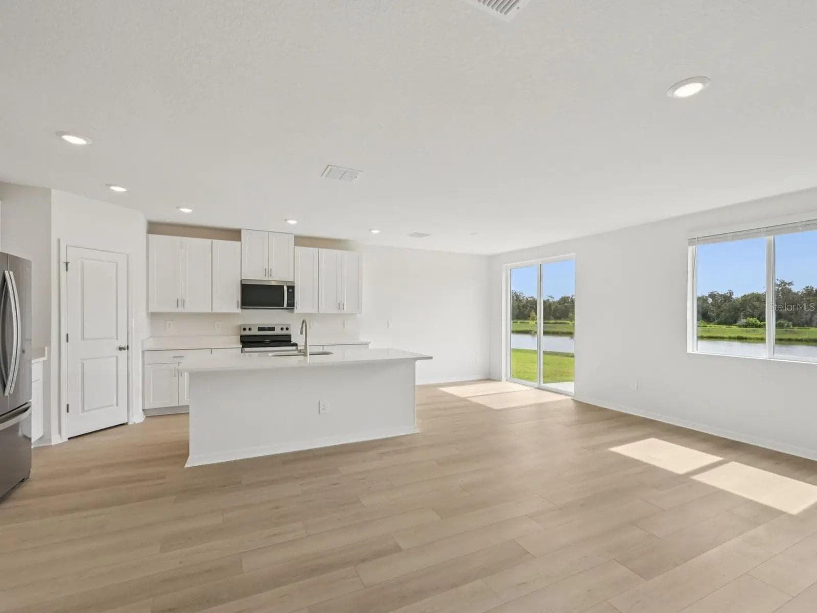 Single Family Residence at 7211 RAY CREEK DR, BROOKSVILLE, photo 5 of 12