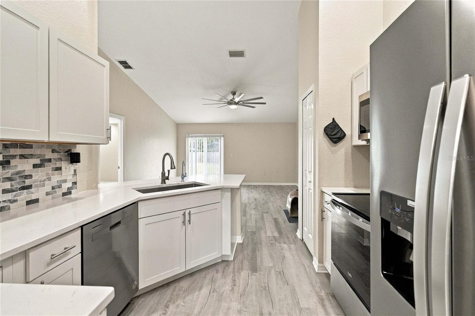 Single Family Residence at 2755 ABBEY AVE, ORLANDO, photo 5 of 20
