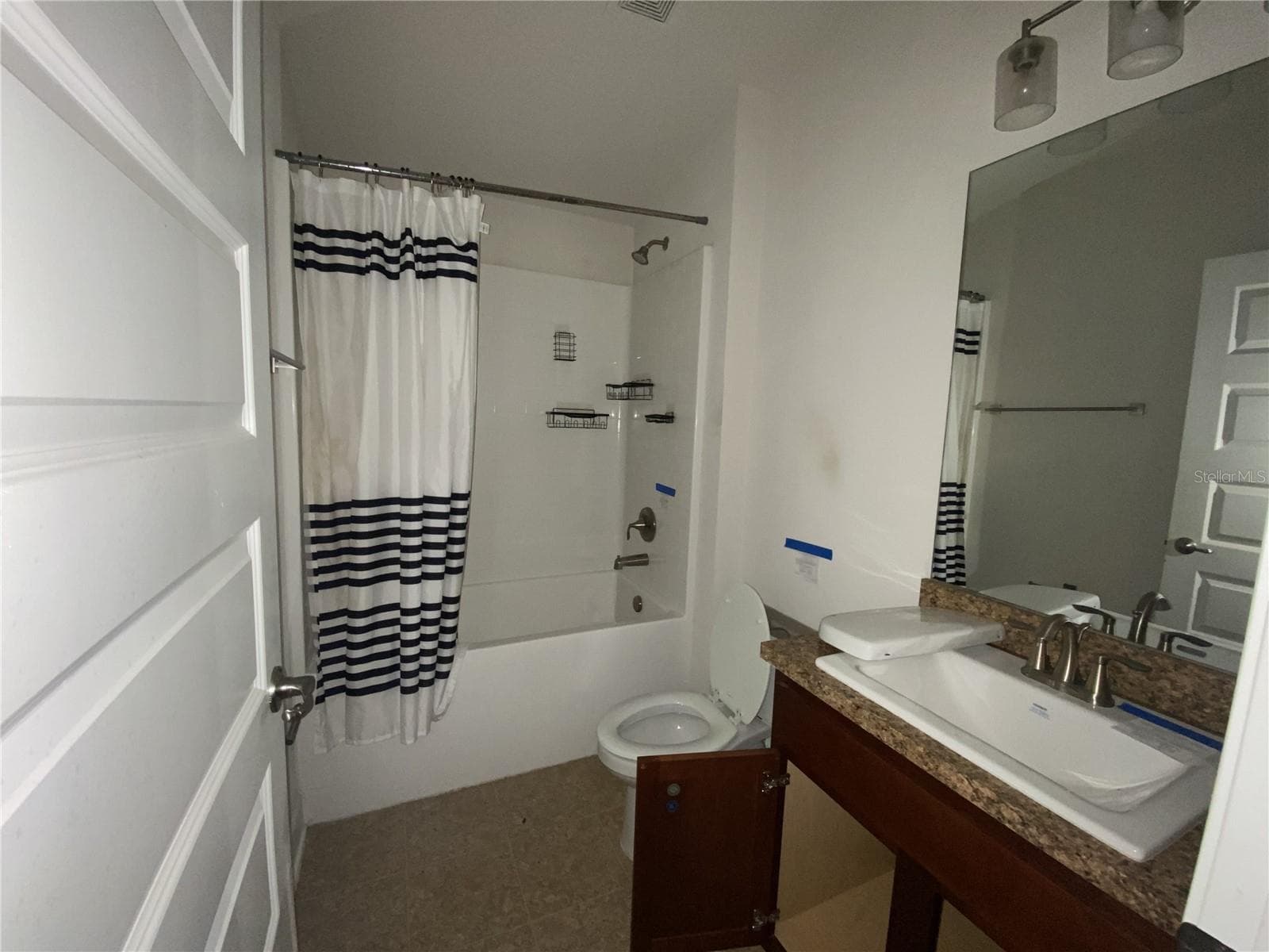 Full Bathroom. - 2091 PECOS DR, POINCIANA