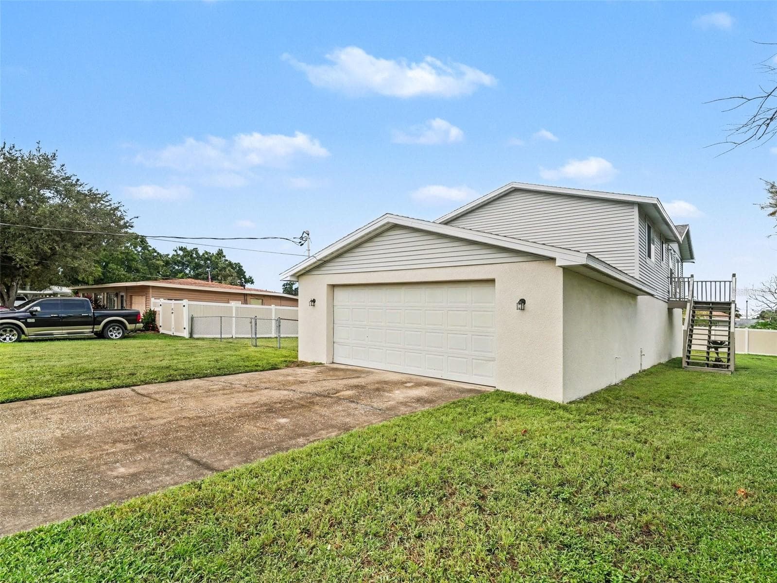 Single Family Residence at 6306 FLORIDA CIR E, APOLLO BEACH, photo 2 of 27