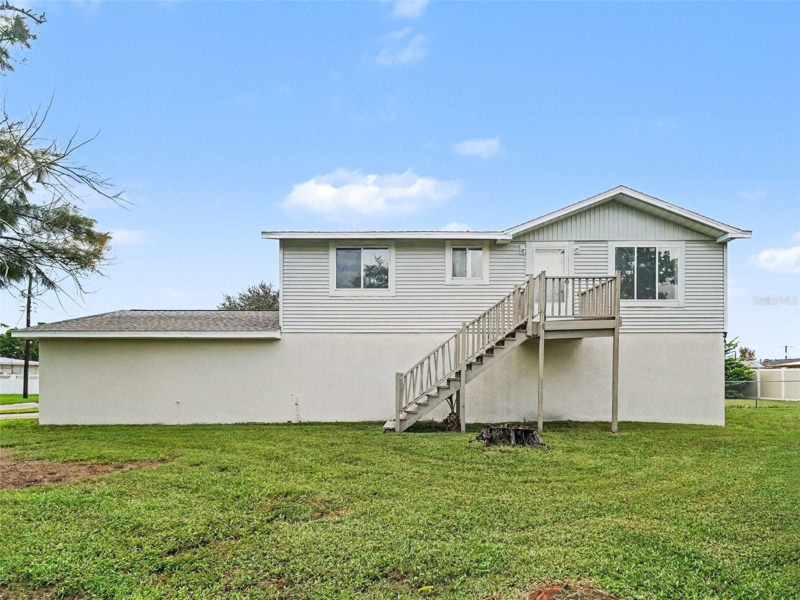 Single Family Residence at 6306 FLORIDA CIR E, APOLLO BEACH, photo 5 of 27