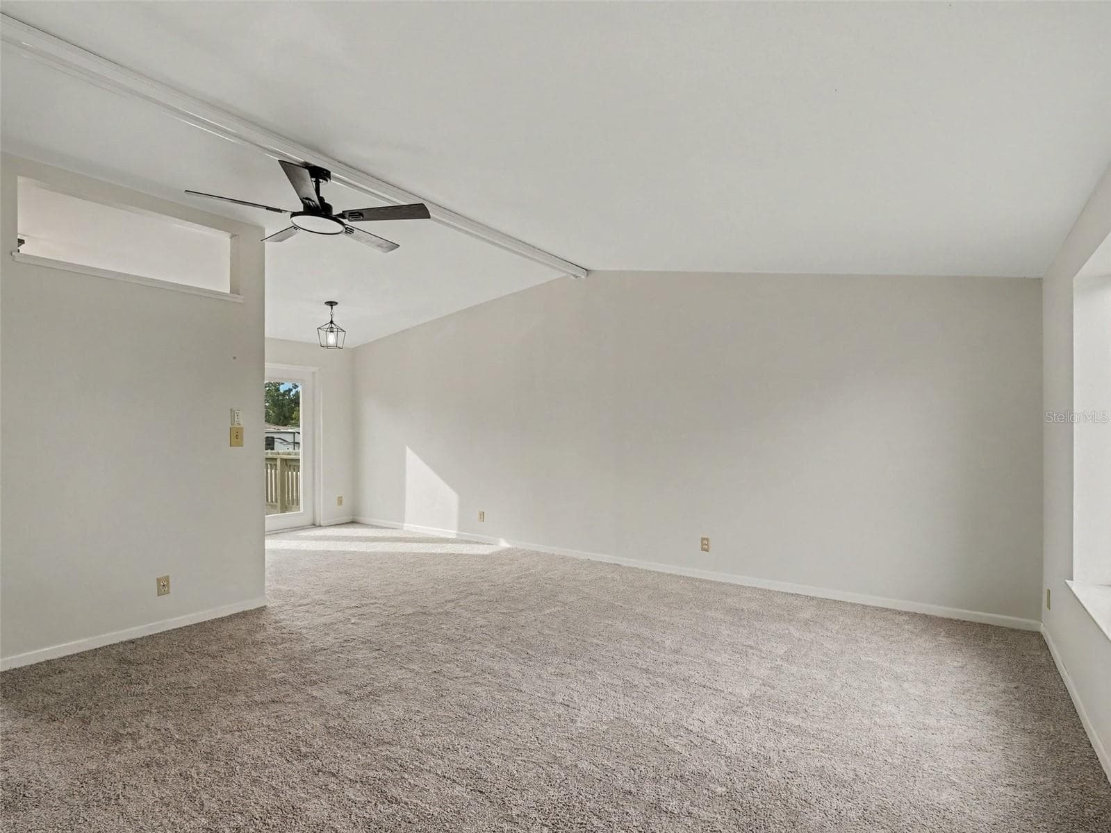 Single Family Residence at 6306 FLORIDA CIR E, APOLLO BEACH, photo 7 of 27
