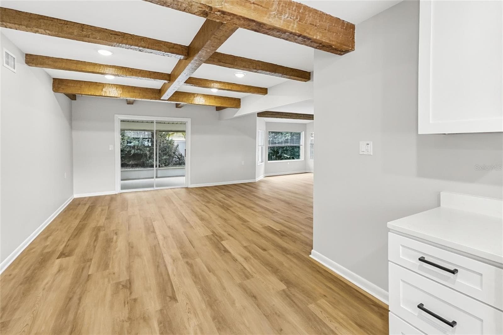 Single Family Residence at 5128 PELLEPORT AVE, BELLE ISLE, photo 4 of 16