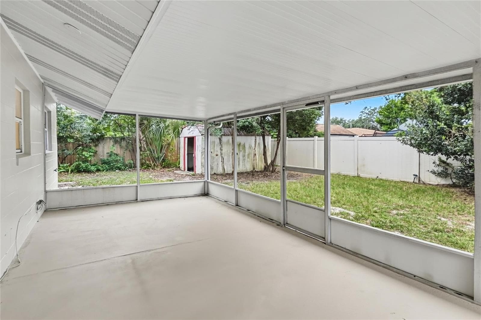 Single Family Residence at 5128 PELLEPORT AVE, BELLE ISLE, photo 13 of 16
