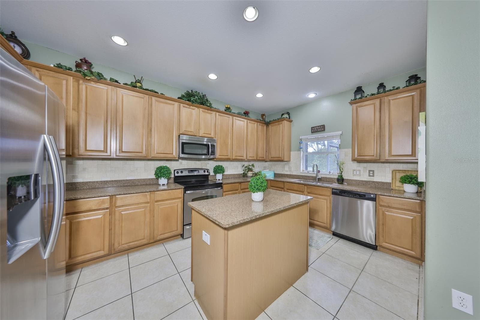 Single Family Residence at 13914 CHALK HILL PL, RIVERVIEW, photo 11 of 57