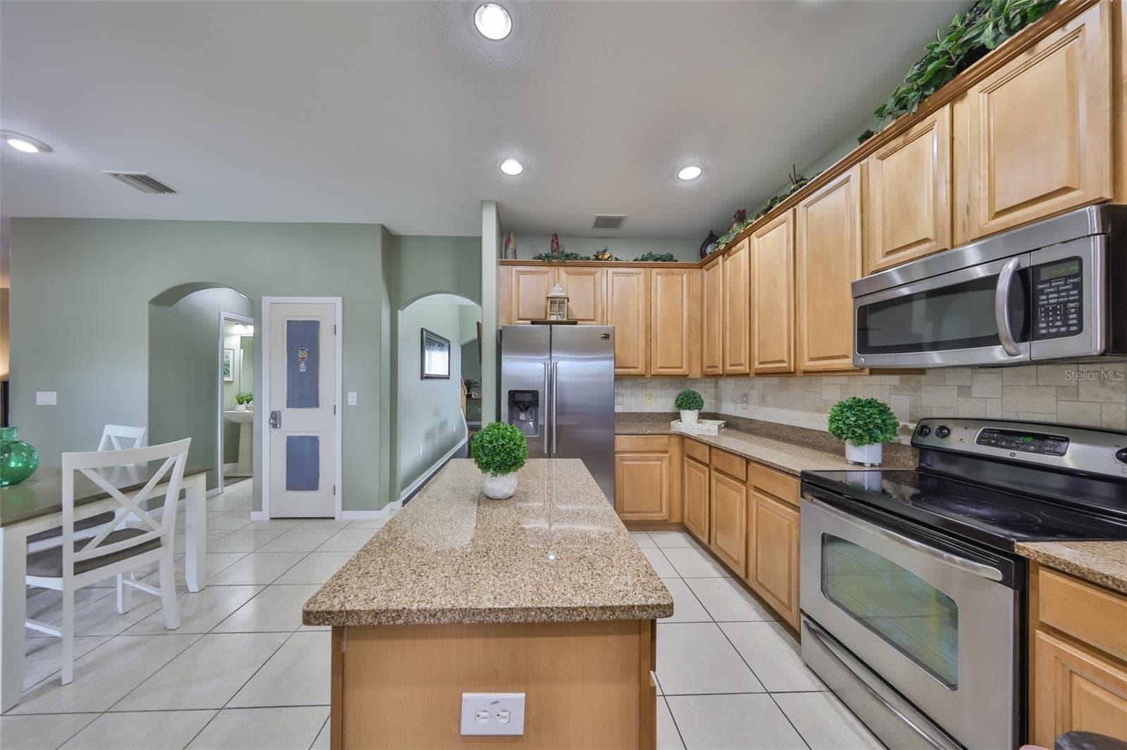 Single Family Residence at 13914 CHALK HILL PL, RIVERVIEW, photo 13 of 57