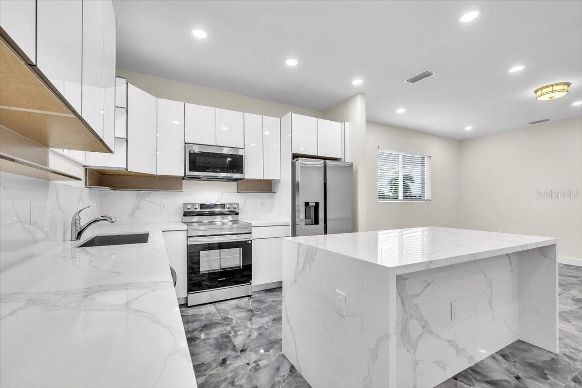 Single Family Residence at 14150 APPLETON BLVD, PORT CHARLOTTE, photo 10 of 39