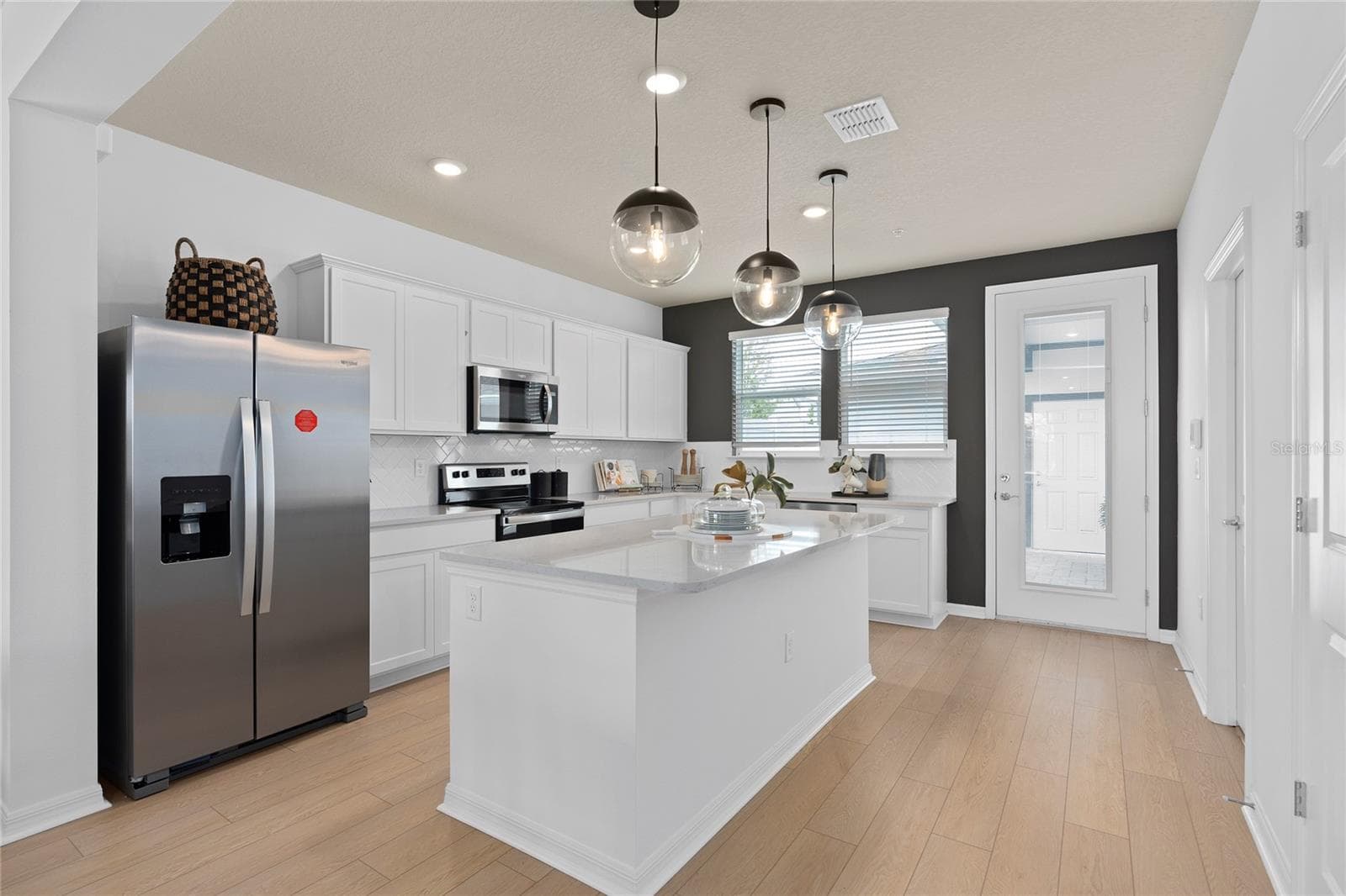 Model Home Design Only. Pictures and furnishings are for illustrative purposes only. Elevations, colors and options may vary. Furniture is for model home staging only. - 4556 ORCHARD VIEW ALY, CLERMONT