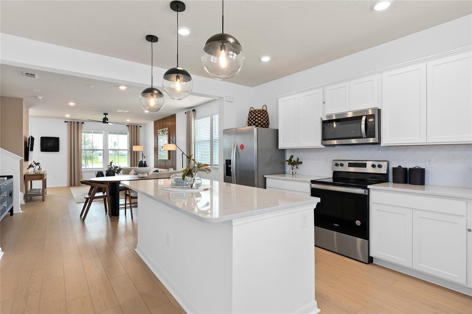 Model Home Design Only. Pictures and furnishings are for illustrative purposes only. Elevations, colors and options may vary. Furniture is for model home staging only. - 4556 ORCHARD VIEW ALY, CLERMONT