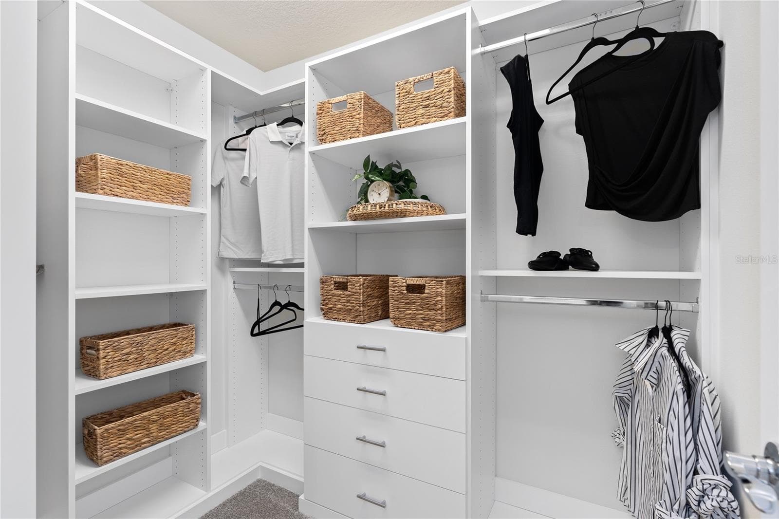 Model Home Design Only. Pictures and furnishings are for illustrative purposes only. Elevations, colors and options may vary. Furniture is for model home staging only. - 4556 ORCHARD VIEW ALY, CLERMONT