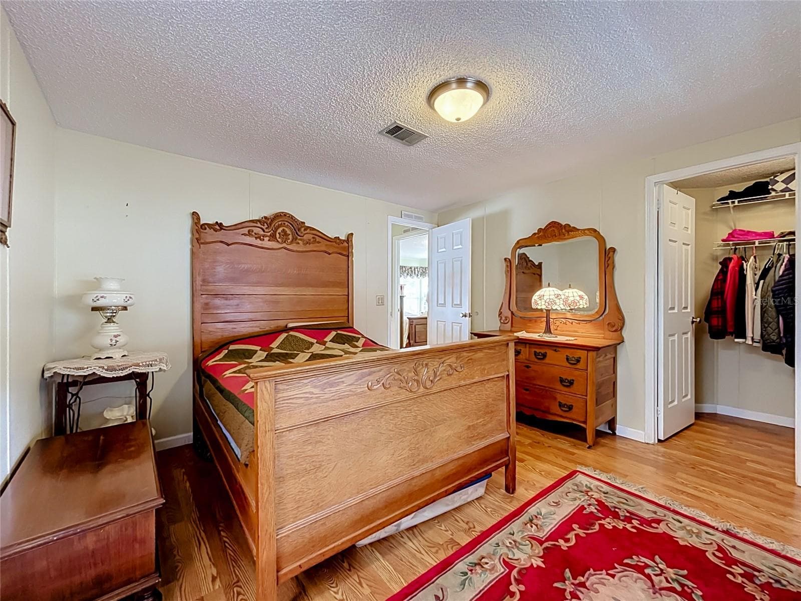 Generously sized second bedroom with walk-in closet - 218 COVENT GARDEN AVE, DAVENPORT