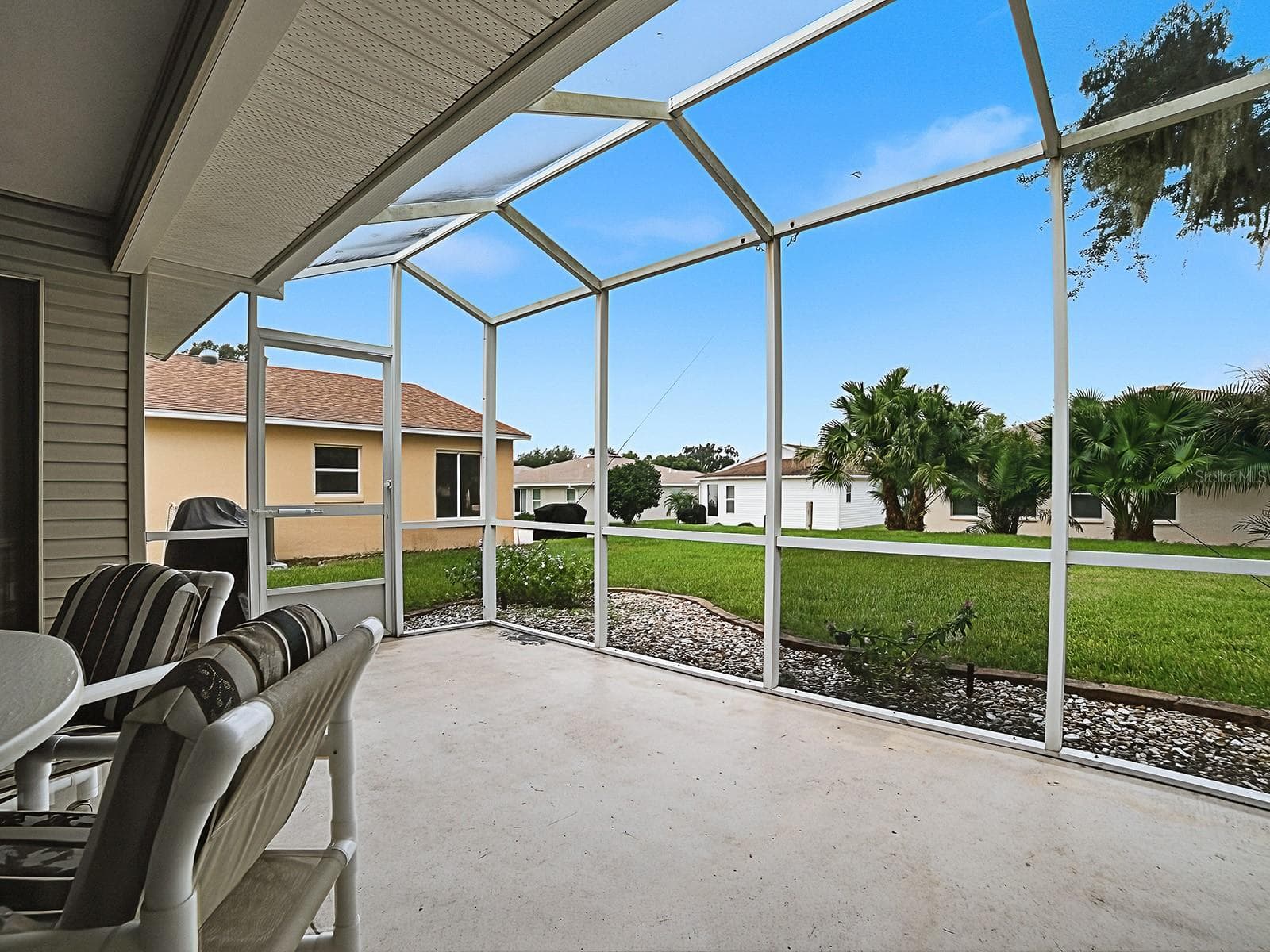 LOVELY, LARGE LANAI - 647 TIMBERCREST DR, LEESBURG