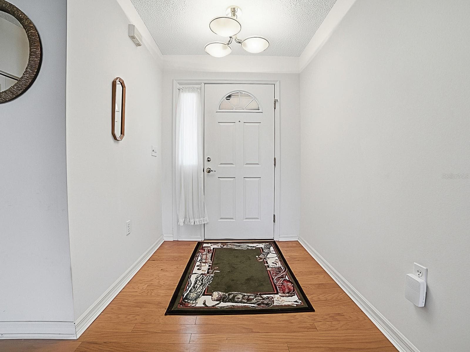 LIGHTED ENTRYWAY - 647 TIMBERCREST DR, LEESBURG