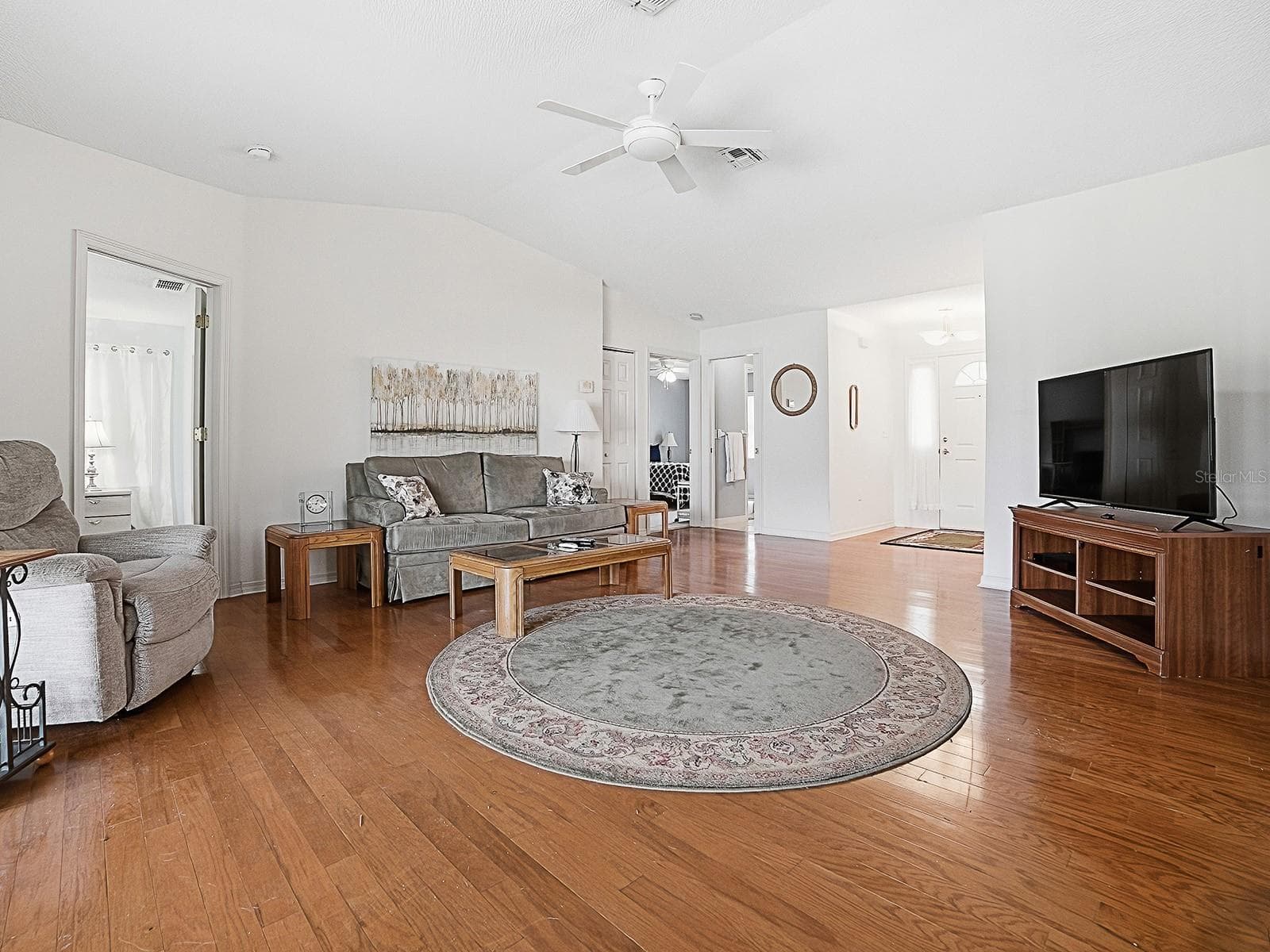LARGE AND OPEN SPACE - 647 TIMBERCREST DR, LEESBURG